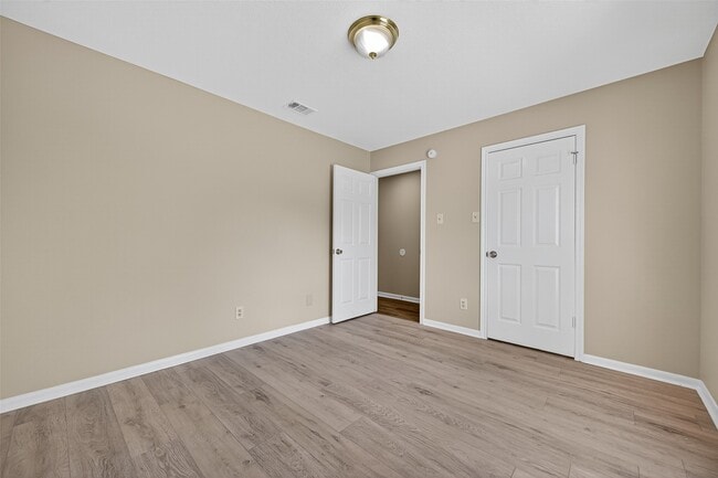 Building Photo - 4132 Deerfield Village Dr