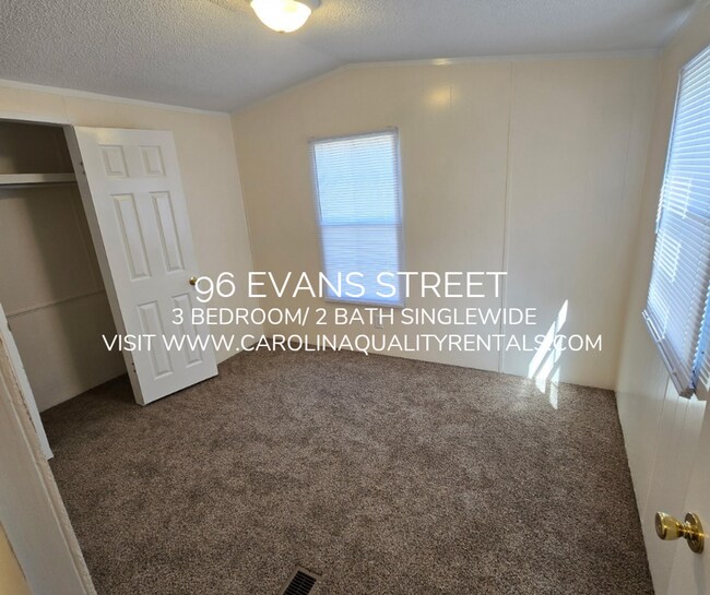 Building Photo - 96 Evans St