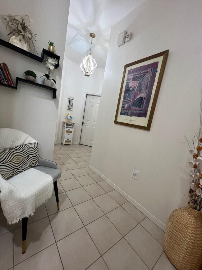 Building Photo - 533 SE 21st Ave