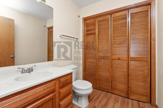 Building Photo - 8912 Highland Oaks Dr