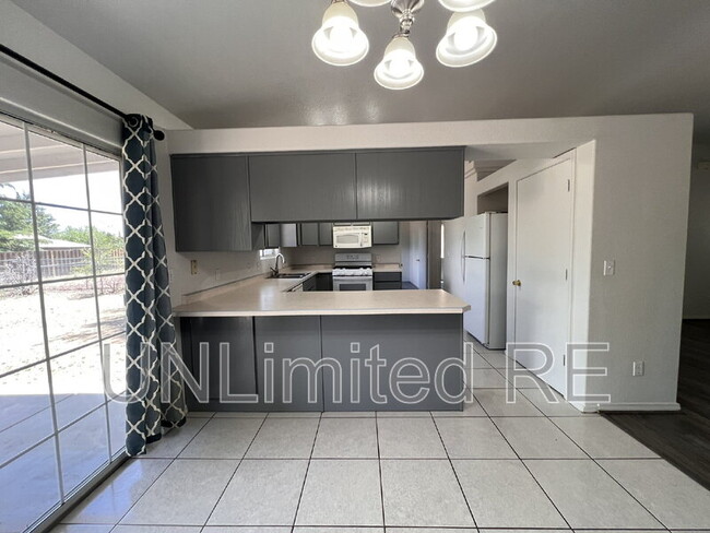 Building Photo - 2819 N Cedar Springs Ln