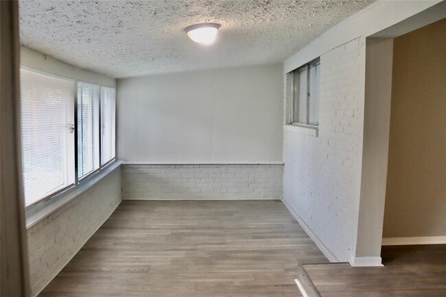 Building Photo - 6122 Heatherbrook Dr