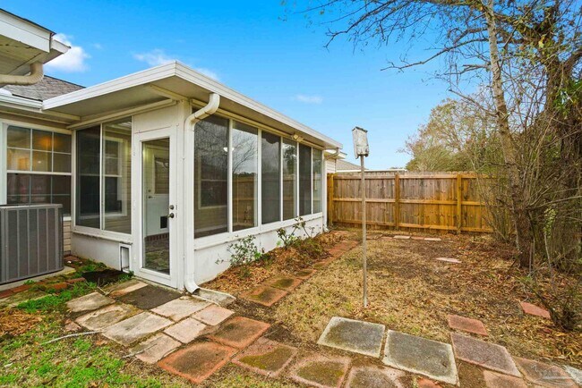 Building Photo - 2527 Trailwood Dr