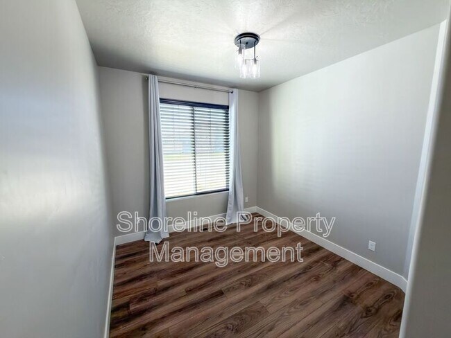 Building Photo - 12913 S Salerno Ave