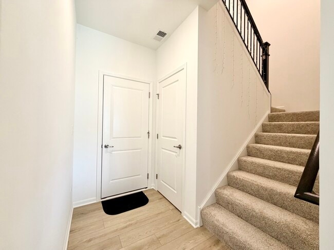 Building Photo - 331 Red Oak Cir