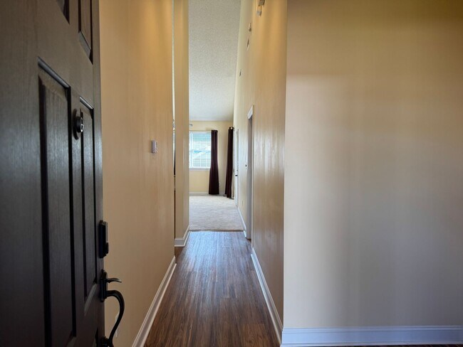 Building Photo - One Bedroom Condo in The Terraces of Denver!