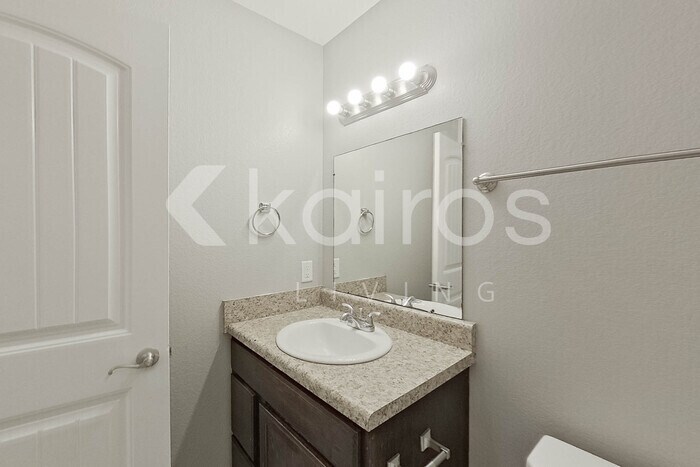 Building Photo - 5002 Thomas St