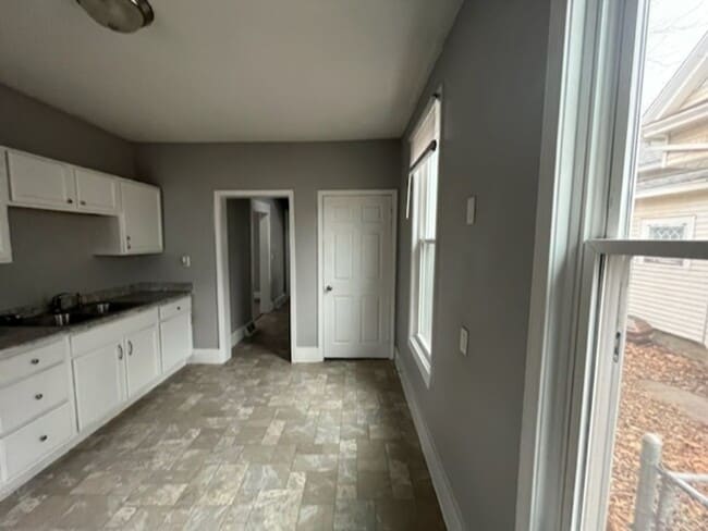Building Photo - Nice 2 Bedroom 1 Bath House with Garage in...
