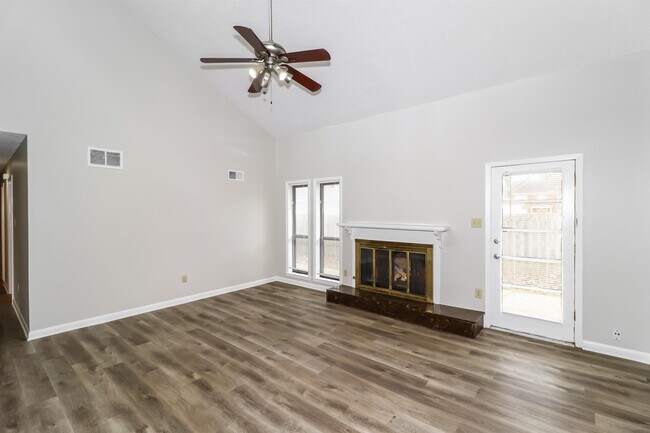 Building Photo - 1350 Brookside Dr