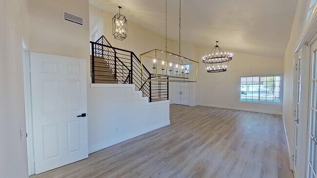 Building Photo - 6232 E Shenandoah Ave