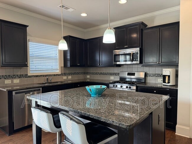 Building Photo - 6651 Rivergreen Rd