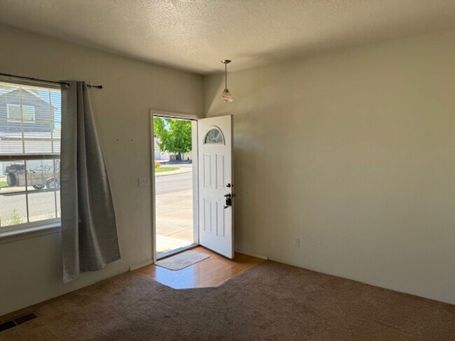 Building Photo - Two Story Townhome