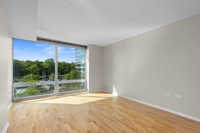 Building Photo - 9715 Woods Dr