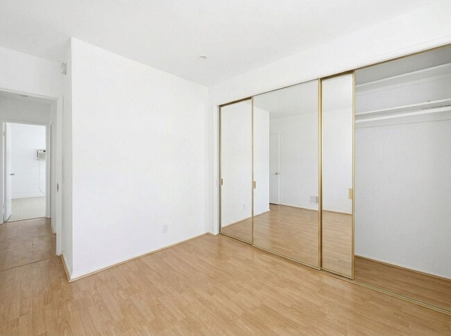 Building Photo - 337 Rexford Dr