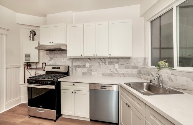 Building Photo - 1026 Bush St