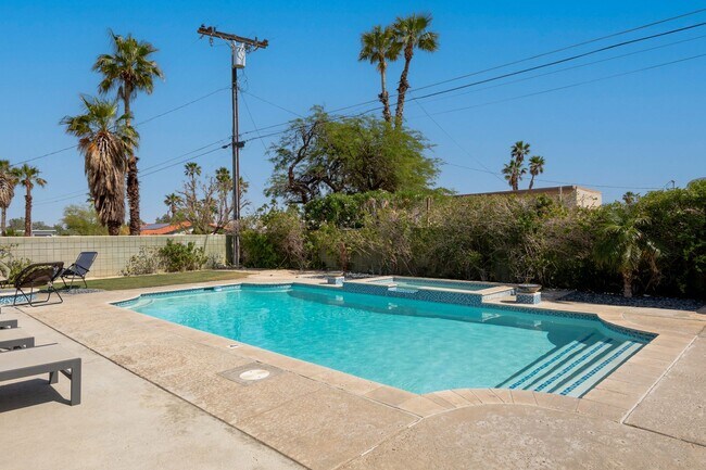 Building Photo - Family-Friendly Oasis in North Palm Springs