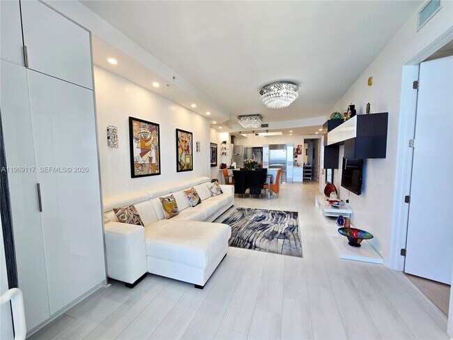 Building Photo - 18201 Collins Ave