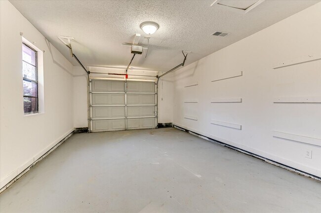 Building Photo - 4532 Hillside Dr
