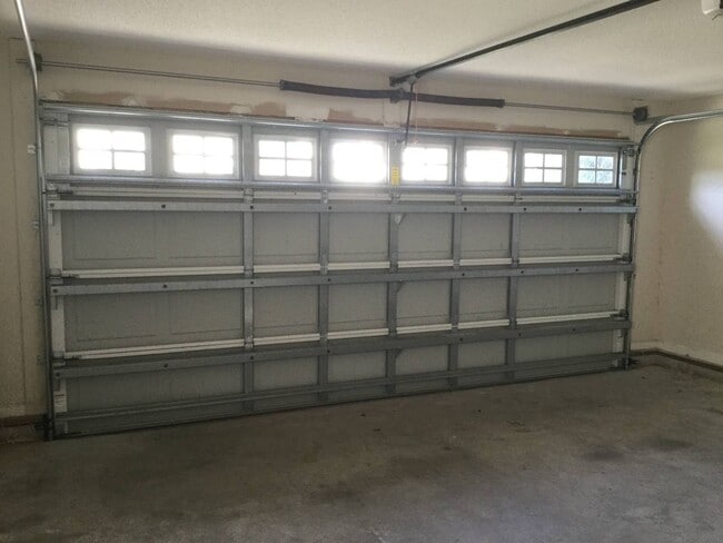 Building Photo - Centrally Located Home in New Bern-3 Bedroom With FROG