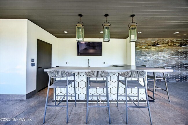 Building Photo - 9755 Invention Ln