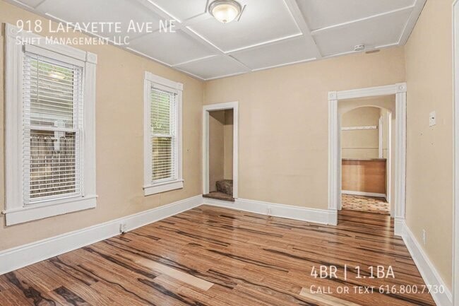 Building Photo - 918 Lafayette Ave NE