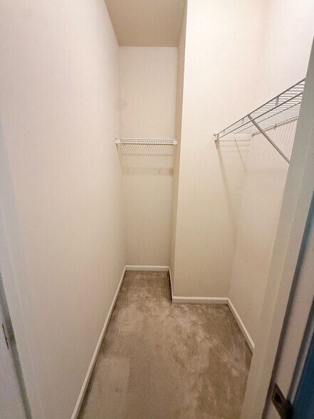 Building Photo - 2405 Brightside Dr