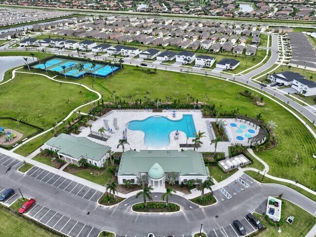 Building Photo - 9381 Serapis Wy