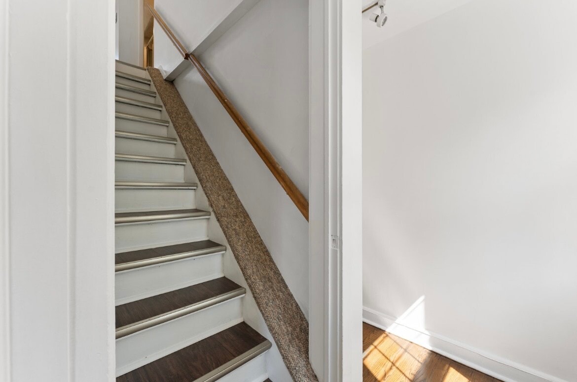 Building Photo - 409 Tappan Rd