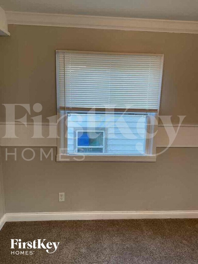 Building Photo - 3526 N Faculty Dr