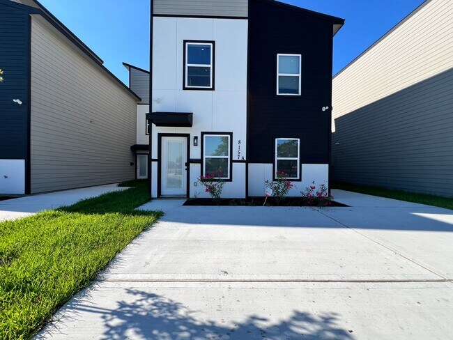 Building Photo - Brand new 3-bedroom, 3-bathroom townhome, ...