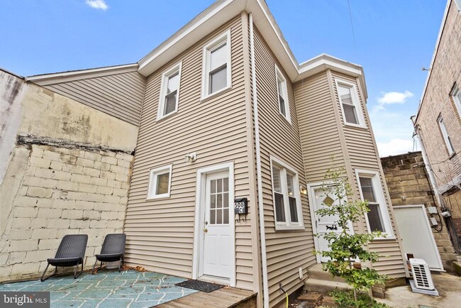 Building Photo - 508 Station Ave