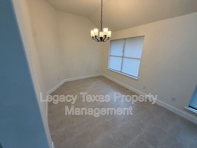 Building Photo - 3802 Juniper Ct