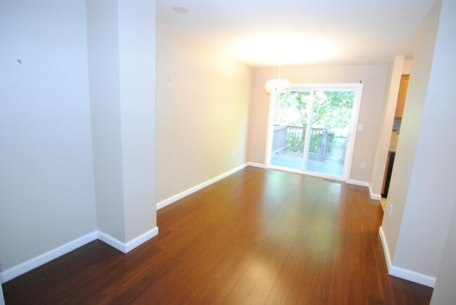 Building Photo - 77 Cadogan Way