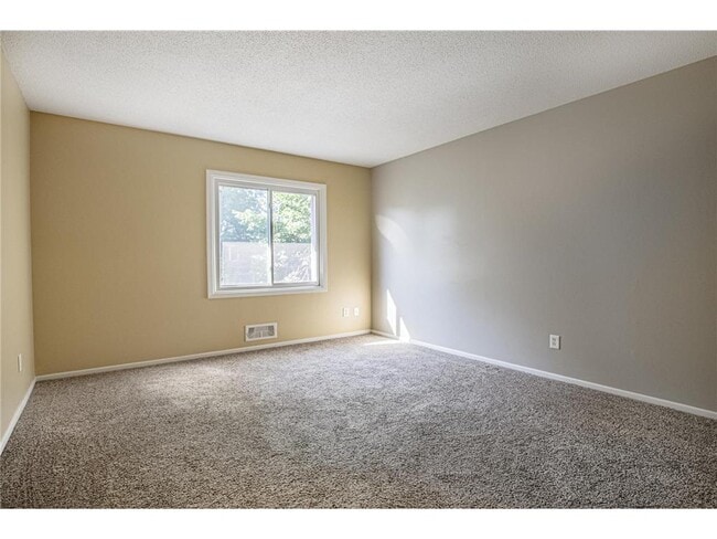 Building Photo - 9358 Ranchview Ln N