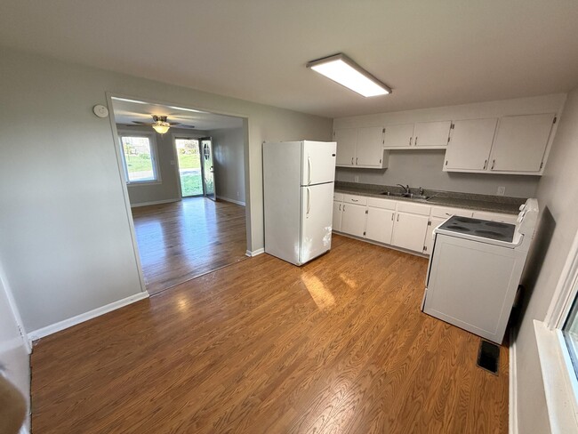 Building Photo - 207 Beecher St