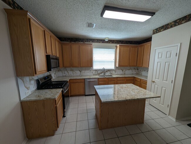 Building Photo - 1433 Fieldstone Dr