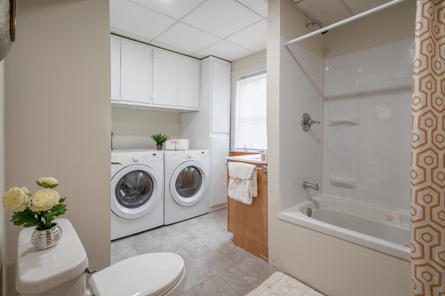 Building Photo - 459 Central St