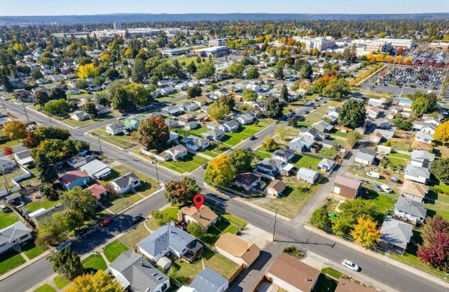 Building Photo - 603 E Columbia Ave