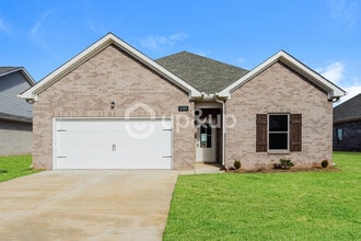 Building Photo - Fantastic 4bd/2ba home! Let yourself in!