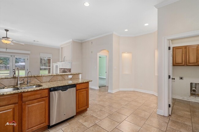 Building Photo - 306 Avondale Ln