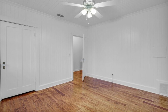 Building Photo - 2 Bedroom, 1 Bath home in Center of Richmond Hill - Richmond Hill close to Ft. Stewart and HAAF