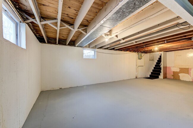 Building Photo - 3-Bedroom Home with Hardwood Floors & Fenced Yard in St. Louis