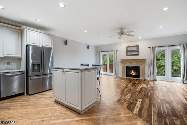 Building Photo - 5 Hidden Pond Ct