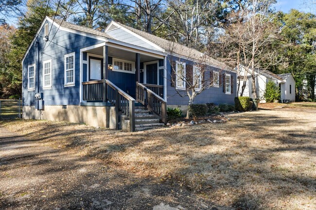 Building Photo - 1 Bedroom 1 Bath Duplex in the Heart of Auburn