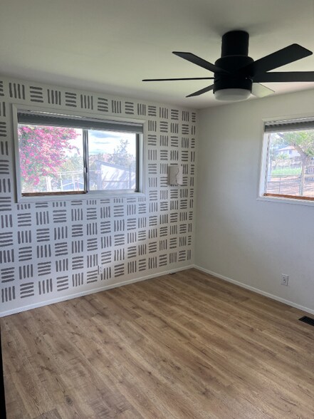 Building Photo - 1209 NE Brown Dr