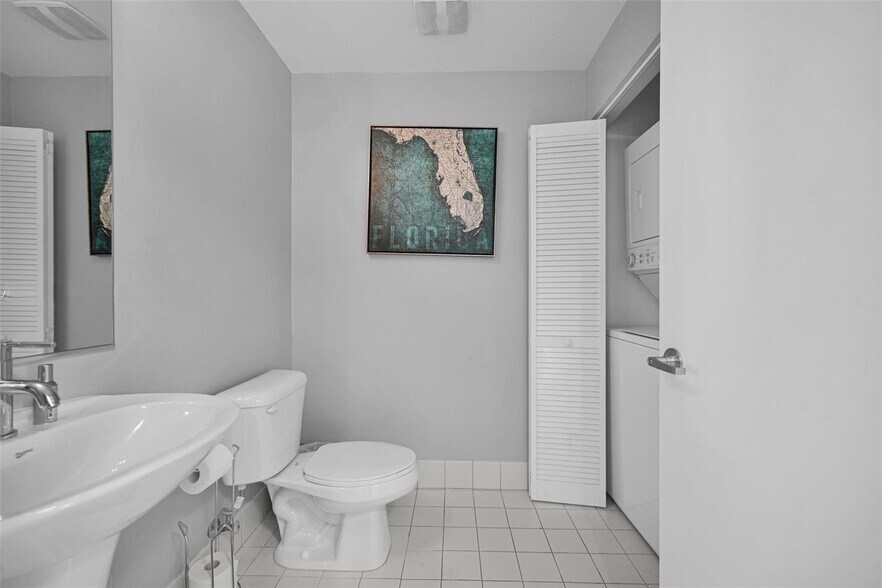 Building Photo - 888 Biscayne Blvd