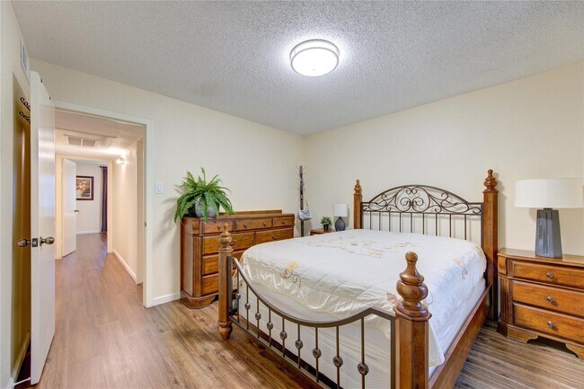 Building Photo - 1901 S Voss Rd