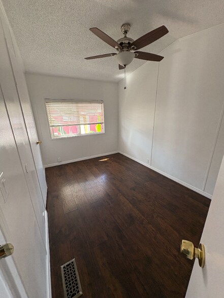 Building Photo - 425 E Gardena Blvd