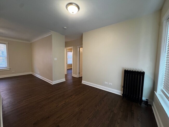 Building Photo - Nice 1 Bed w/Dining Room and Newer Kitchen and Bath at Roger's Glenwood District