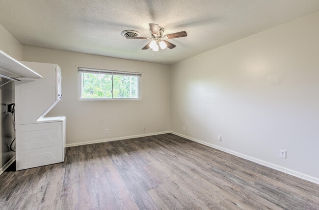 Building Photo - 2303 Sears Ct